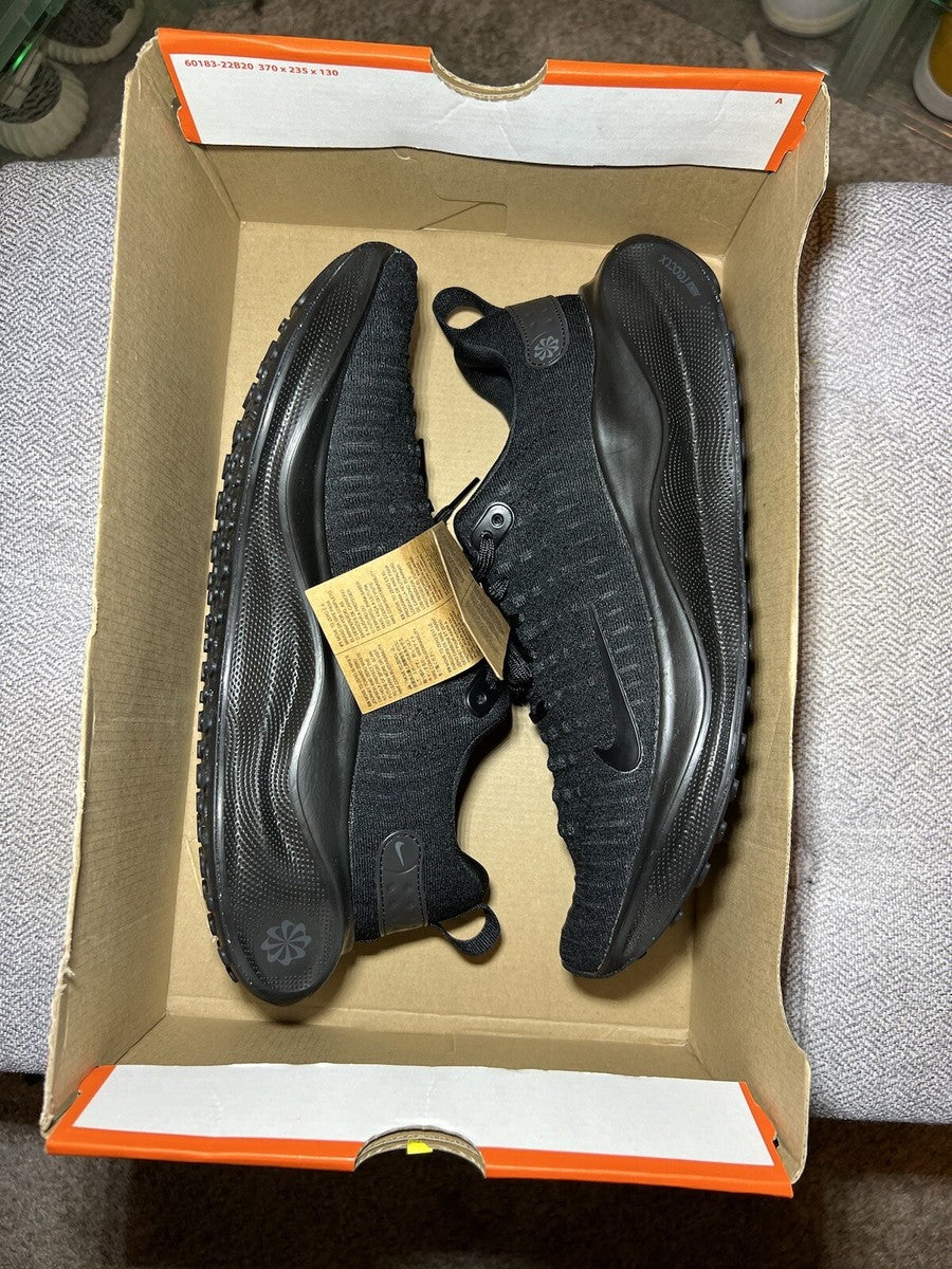 NIKE BLACK ROW