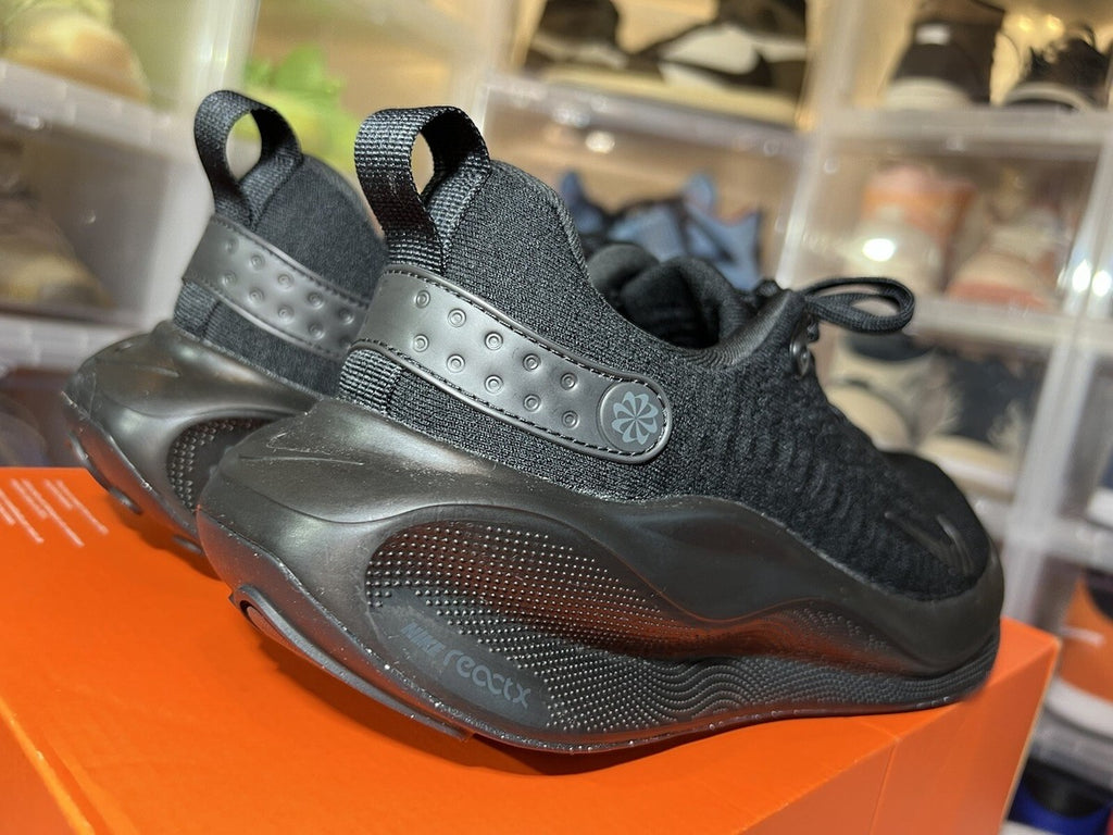NIKE BLACK ROW