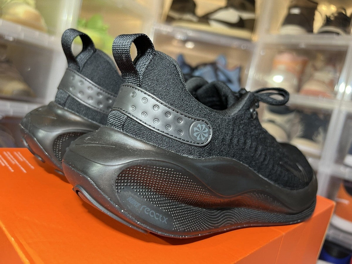 NIKE BLACK ROW