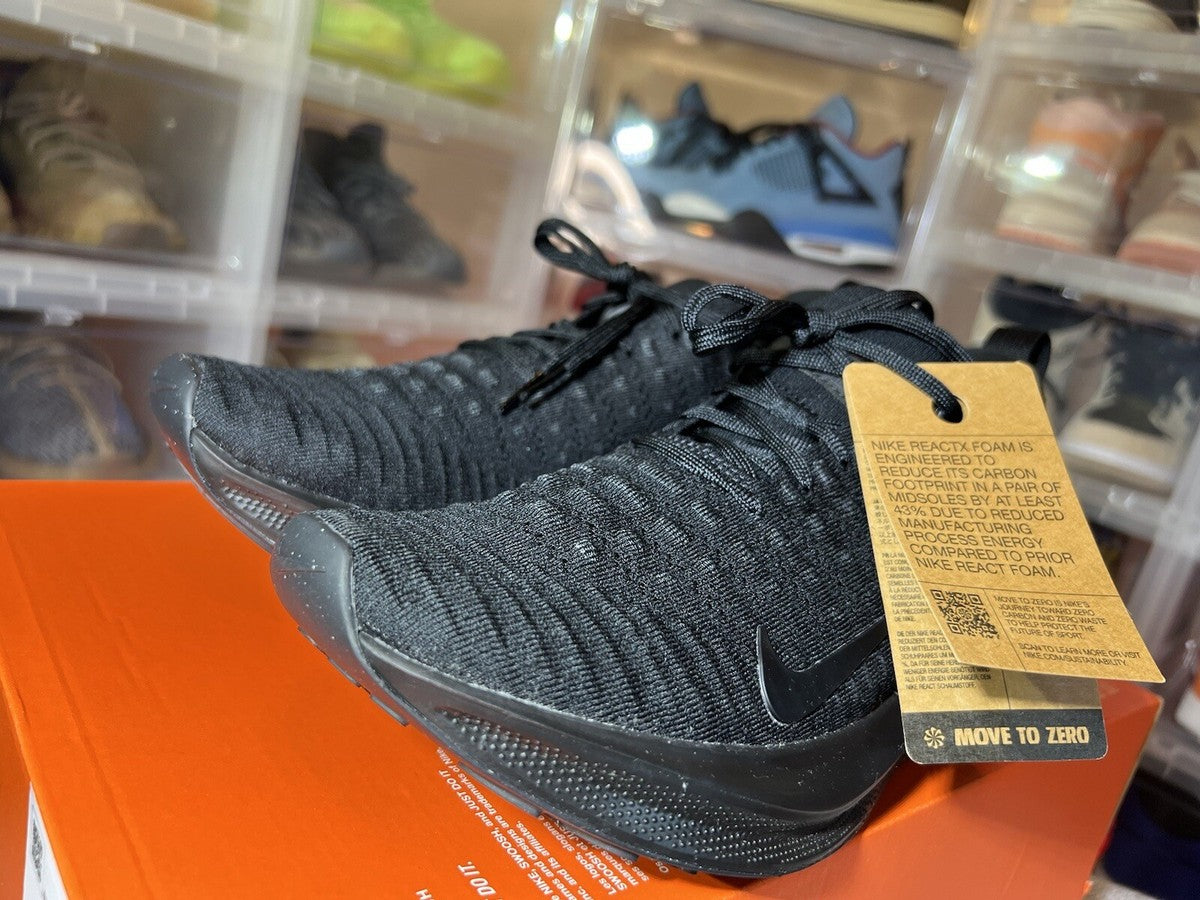 NIKE BLACK ROW