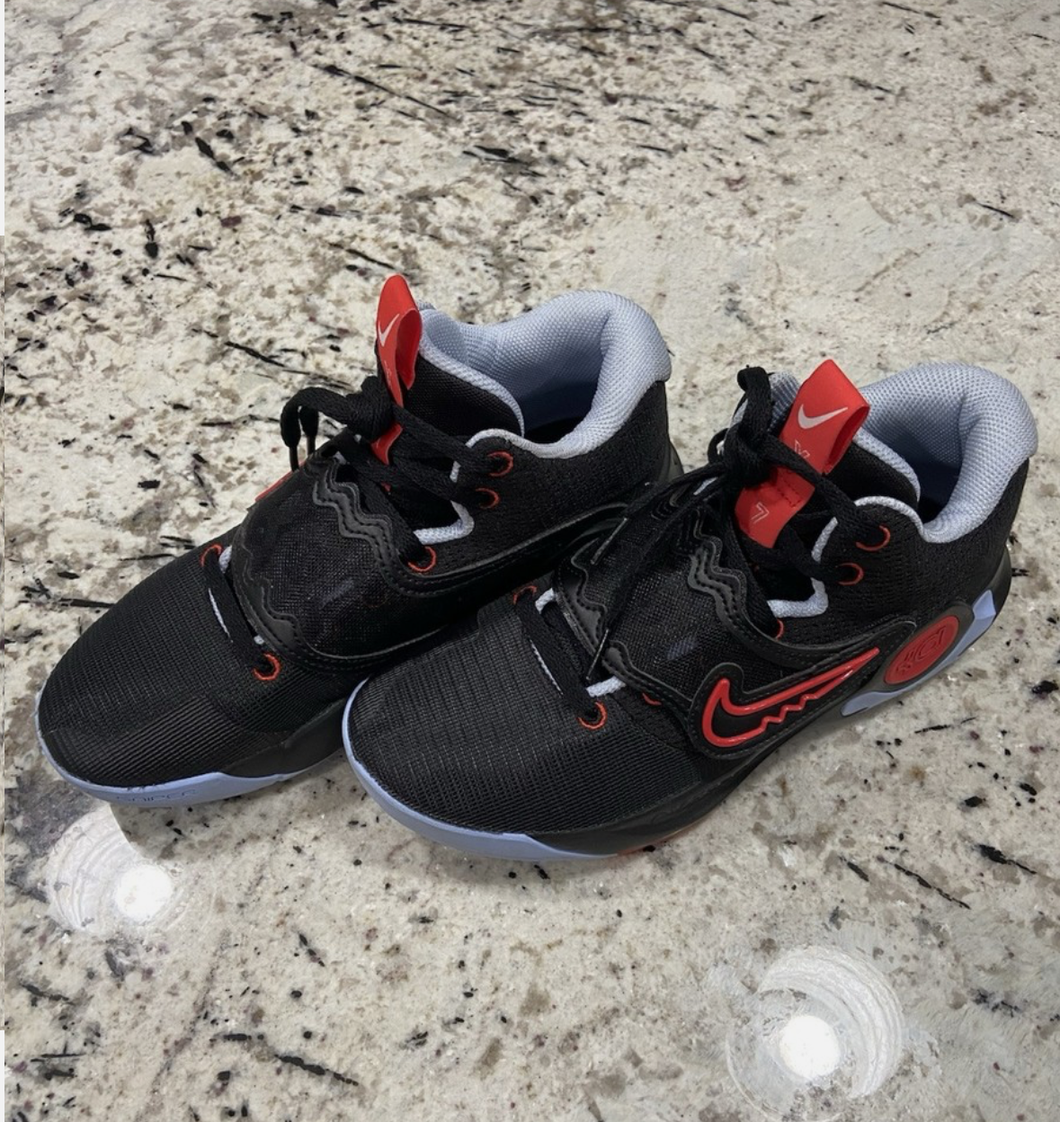 NIKE TREY 5 BLACK RED