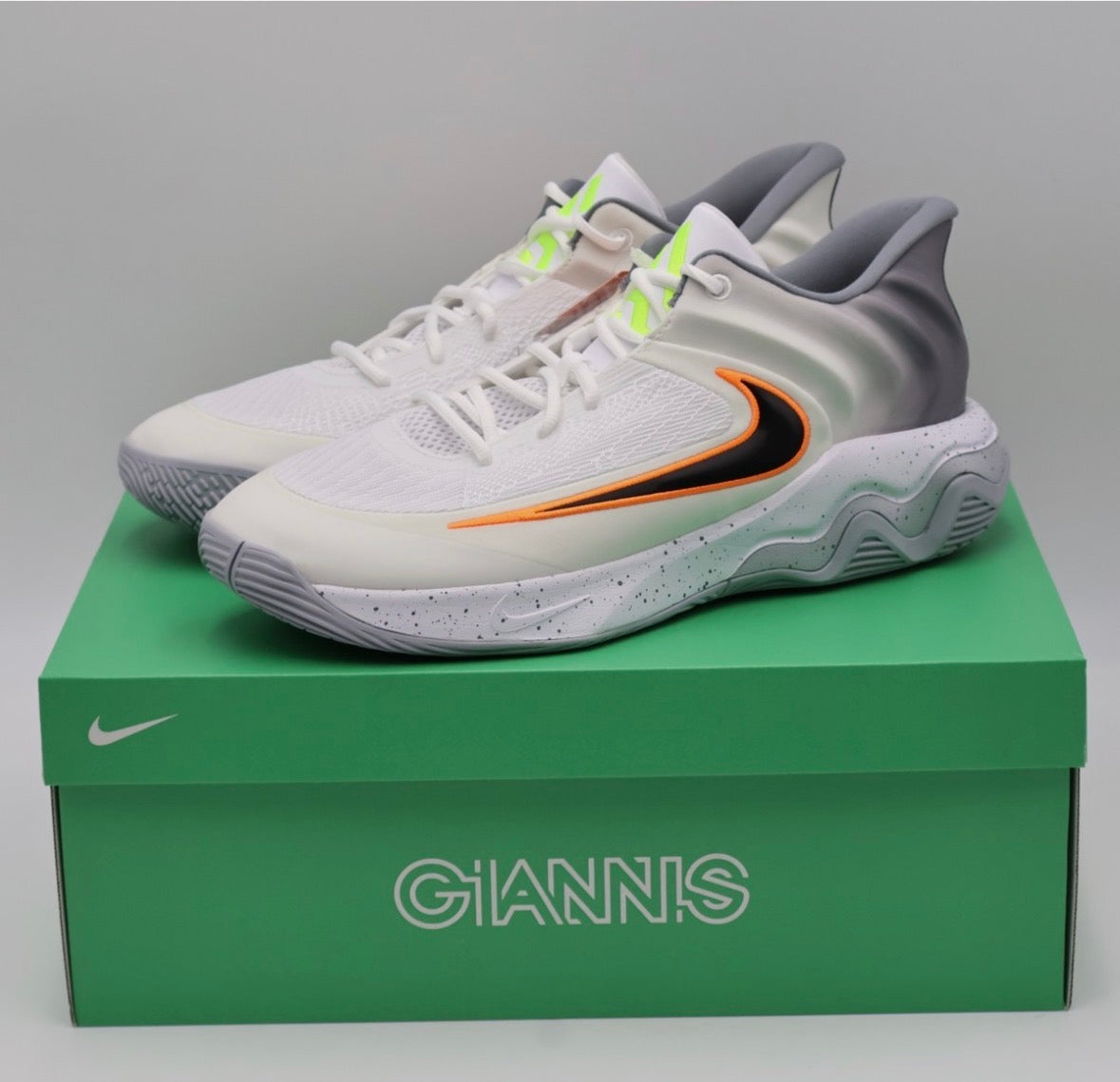 GIANNS WHITE