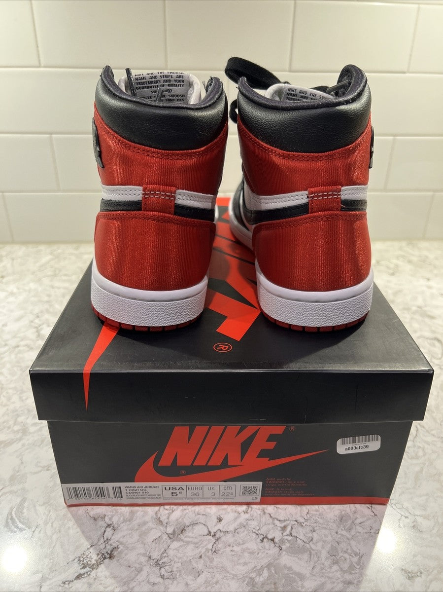 NIKE HIGH JORDEN